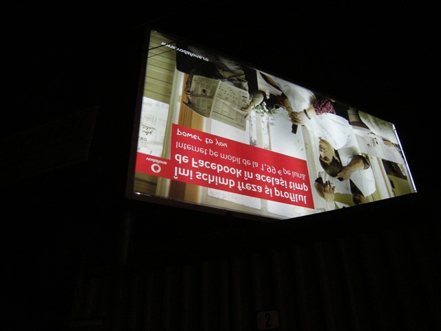 Reclamă Vodafone cu susul în jos