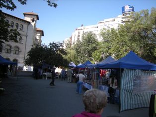 Cine a pus cortul în drum, ăla a fost om nebun!