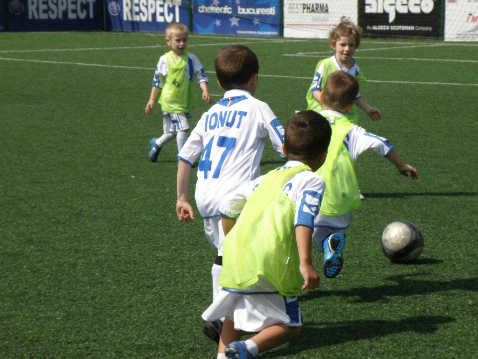 Redevine fotbalul romanesc un sport?