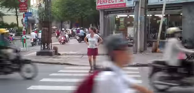 Cum se traverseaza strada in Vietnam?