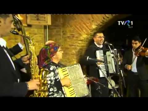 Bate ploaia în jaluzele…